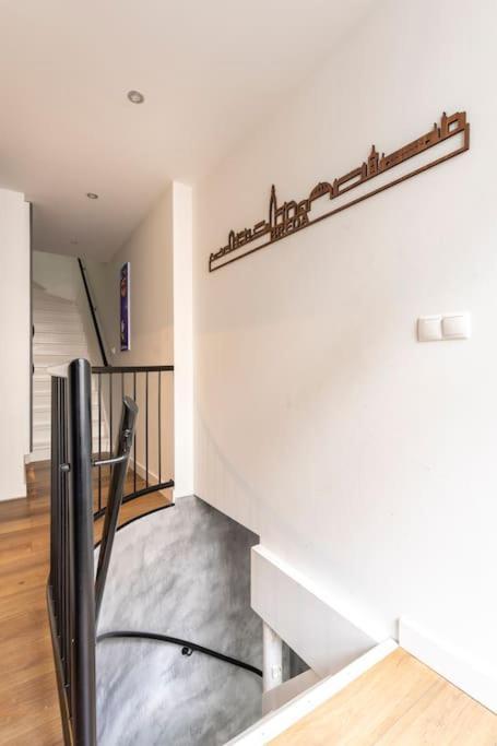 Stylish In The Heart Of Center Apartamento
