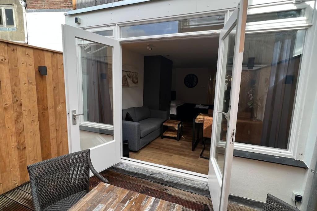 Stylish In The Heart Of Center Apartamento